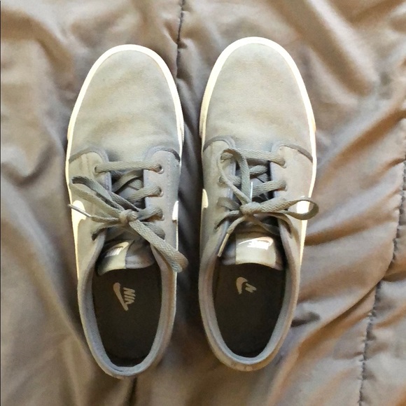 Nike casual shoe - Picture 3 of 4